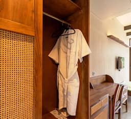 Bamboo Saa Room