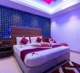 DELUXE HONEYMOON COTTAGE (A/c)
