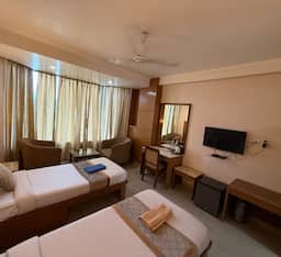DELUXE TWIN ROOM