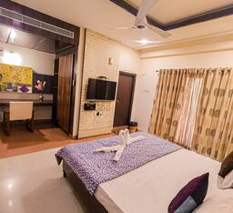 Singhana Haveli Deluxe Room - King Bed