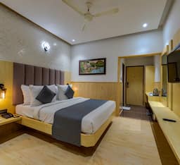 Executive Suite Room ( King Bed or Twin bed Subject to availability)
