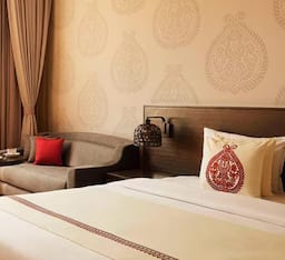Deluxe Hill View King Bed