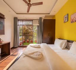 Deluxe King Room with Balcony