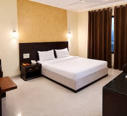 Deluxe Room King Bed