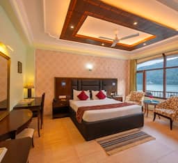 Lake View Room