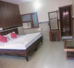 Deluxe AC Room
