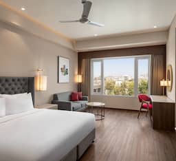 1 King Bed, Mobility Accessible Room, Non-Smoking