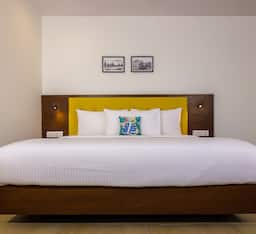 Deluxe King-Bed Room