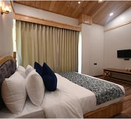 Deluxe Room Orchard View