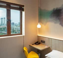 Luxe Queen Room