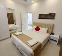 Luxury One Bedroom Apartment AC