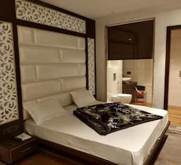 Super Deluxe Corporate Room