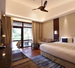 Deluxe Cottage King Bed