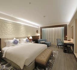 Deluxe Room King Bed