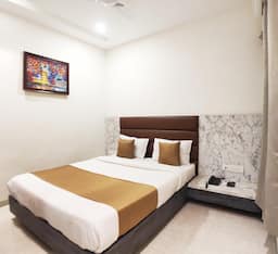Deluxe AC Room
