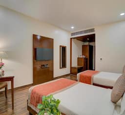 Executive Twin Bed Room