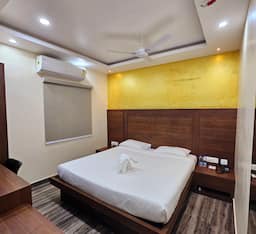 Standard Queen Bed Room