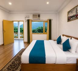 Superior Room with Mountain & Pool View