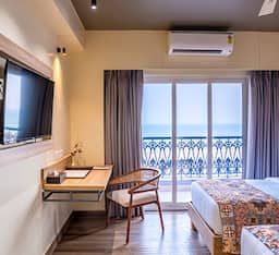 Deluxe with Balcony Partial Sea View Double