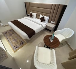 Deluxe Twin Bed Room