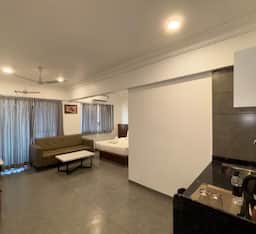Deluxe Studio Room
