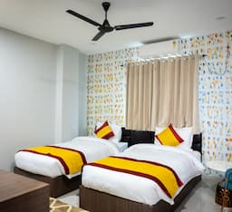 DELUXE CLUB ROOM