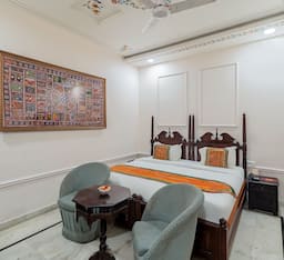 Royal Queen Room