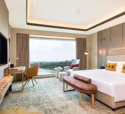 Deluxe Room King Bed