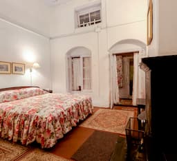 Annex Colonial Suite