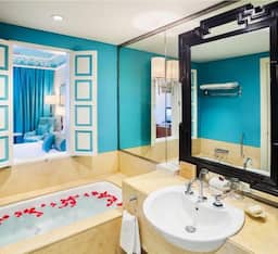Luxury Room King Bed