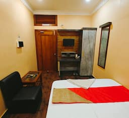 Deluxe Queen Room