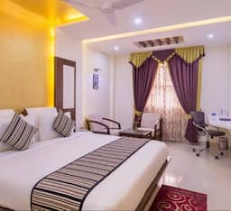EXECUTIVE ROOM