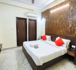 Deluxe AC Room