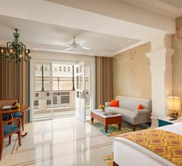 Deluxe Room King Bed Courtyard View