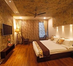 SUPERIOR ROOM