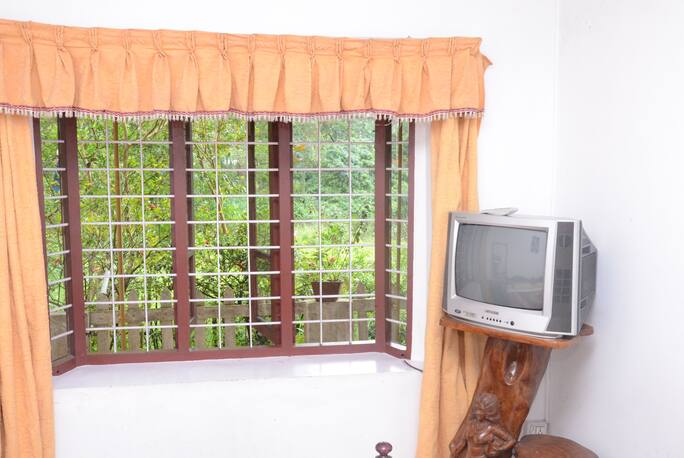 Sisiram Cottage In Munnar Book Room Night