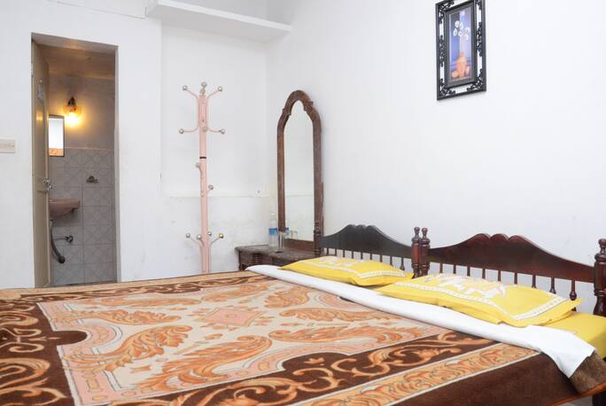 Sisiram Cottage In Munnar Book Room Night