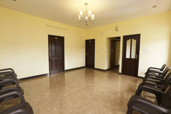Silver Spring Cottage In Ooty Book Room Night