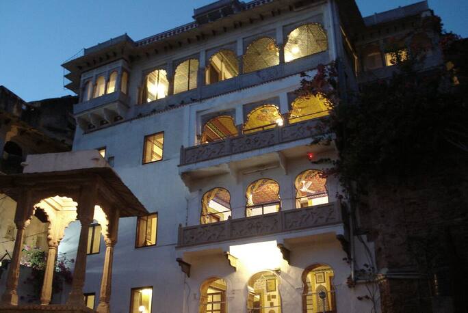 Hotel Nai Haveli: A Luxurious Retreat in the Heart of Rajasthan
