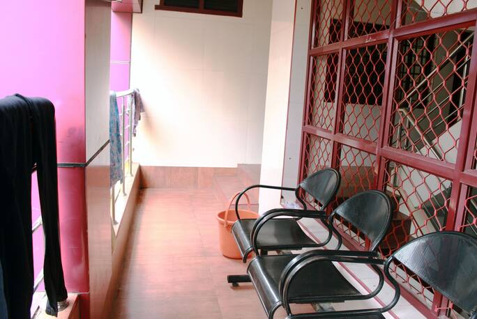 Vimal Lodge In Vellore Book Room Night Joe's a car salesman with a problem—he has two days to sell 12 cars or he loses his job. vimal lodge in vellore book room night