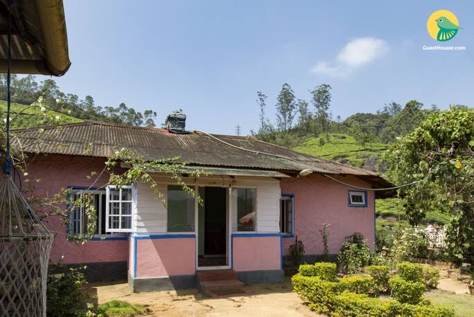 Zina Cottage In Munnar Book Room Night