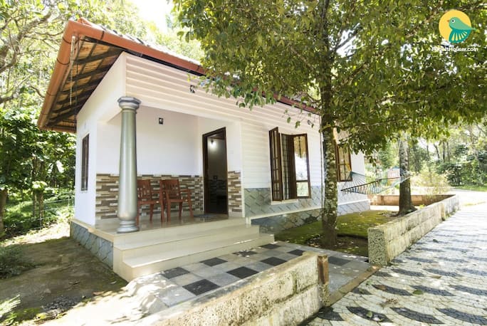 1 Bedroom Cottage With A Sit Out In Munnar Book Room Night