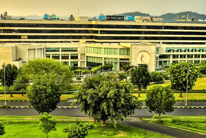 The Lalit Chandigarh In Chandigarh Book Room Night The accommodation features a night club, entertainment activities and a bar, and the rooms overlook the forest. the lalit chandigarh in chandigarh