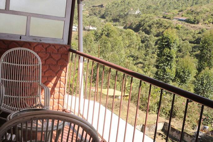 S B Cottage In Munnar Book Room Night