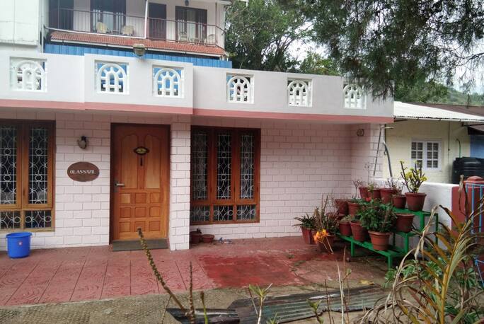 S B Cottage In Munnar Book Room Night