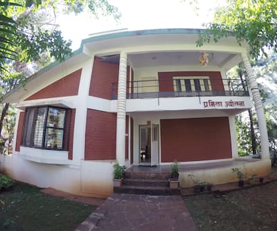 Pramila Jyotsna Bungalow Mahabaleshwar Hotel Tariff Photos