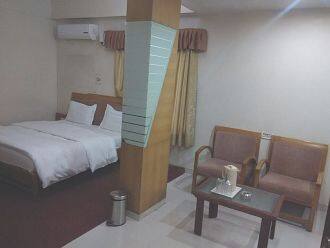 Hotel Apex Inn G I D C Hotel Booking Hotels In Vapi Bigbreaks Com