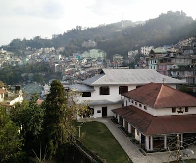 https://imgcld.yatra.com/ytimages/image/upload/t_hotel_yatra_city_desktop/v1487923808/Hotel/Gangtok/00051925/Top_View_Y91dfQ.jpg