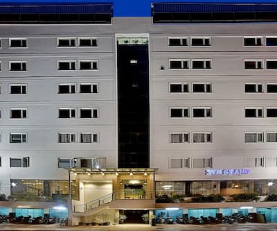 https://imgcld.yatra.com/ytimages/image/upload/t_hotel_yatra_city_desktop/v1489572492/Hotel/Kakinada/00016471/Facade_n0Z9A6.jpg