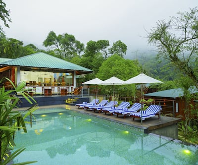 https://imgcld.yatra.com/ytimages/image/upload/t_hotel_yatra_city_desktop/v1496060255/Hotel/Thekkady/00009363/pool_002_XR5cte.jpg